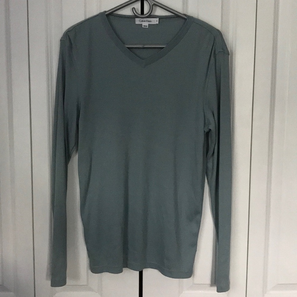 🌹Men’s Calvin Klein Blue V-neck Sweater.